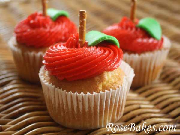 http://www.laurascraftylife.com/wp-content/uploads/2016/10/Red-Apple-Cupcakes-2-590x442.jpg