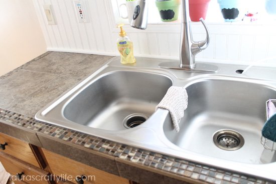 clean sink with no dishes