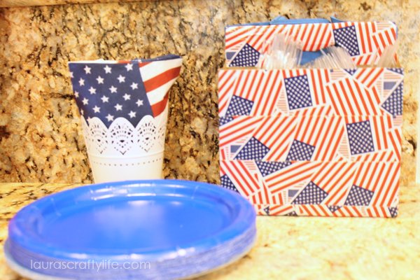 Utensil caddy for patriotic party