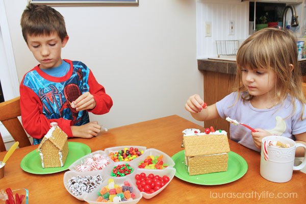Kids making gingerbread houses