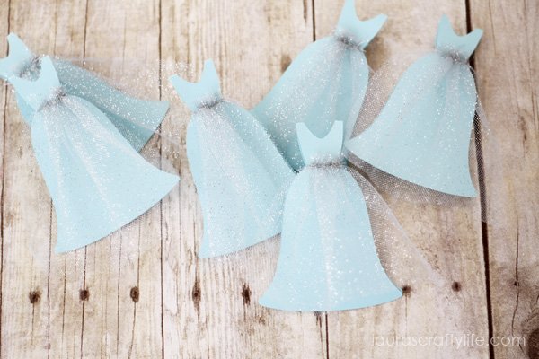 Princess dress (Frozen) birthday invitations by Laura's Crafty Life