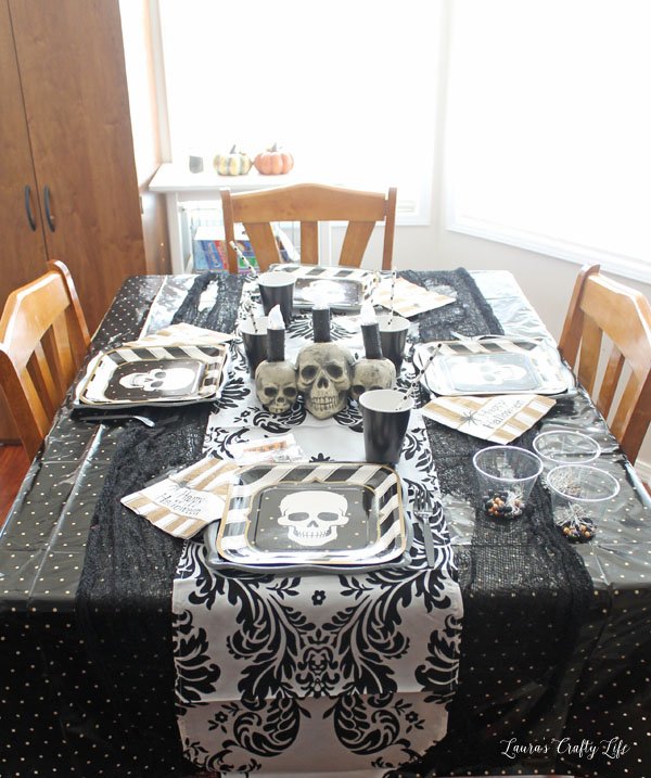 halloween-table-setting-with-oriental-trading
