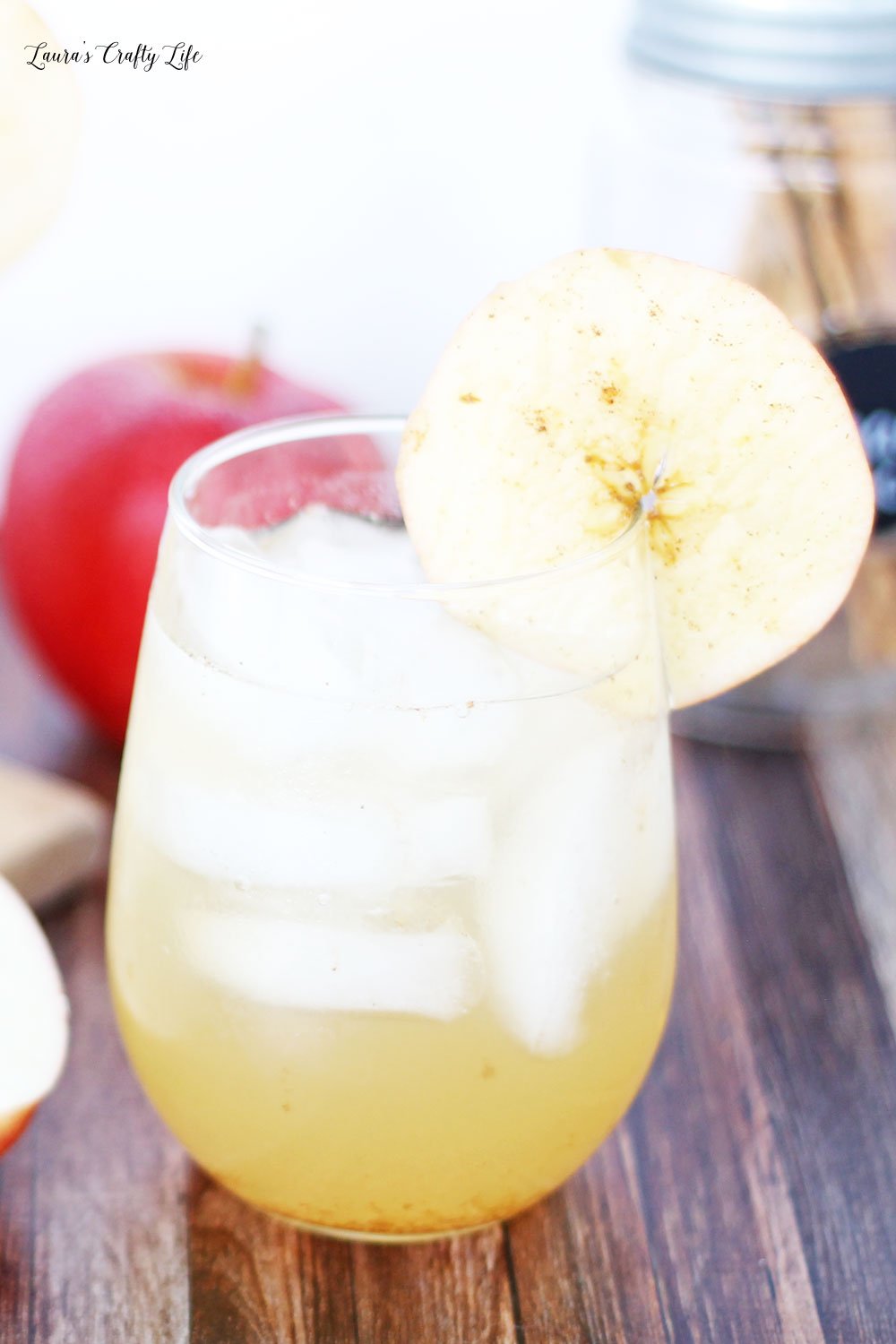 Sparkling apple cider punch recipe - the perfect fall punch recipe for Halloween parties and Thanksgiving dinner. #laurascraftylife #punchrecipe #fall #applecider