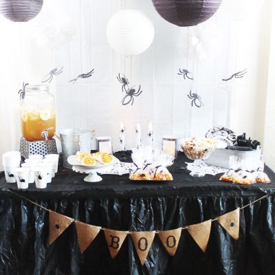 Spider Halloween party table